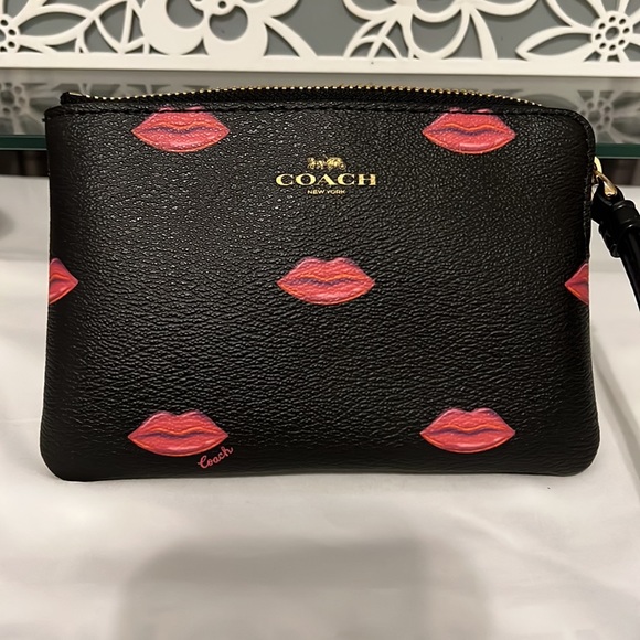 Large coach, wallet, wristlet, - Picture 3 of 4